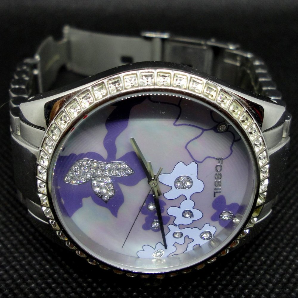 Beautiful Fossil F2 watch. ES-1957